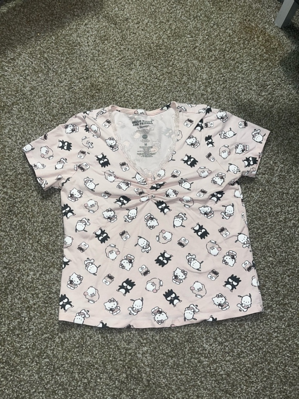 Hello kitty & friends x Hybrid apparel:Pink & white character graphic V-neck tee